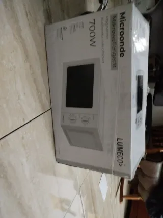 Microondas 700W LUMECO
