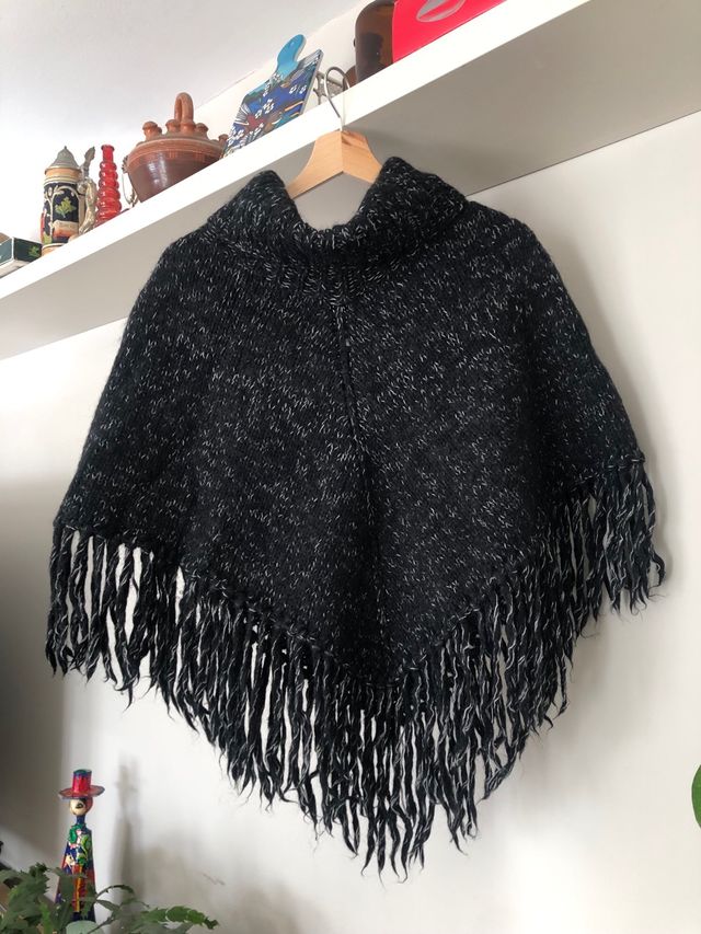 Poncho Uttam London Lana y Mohair Negro
