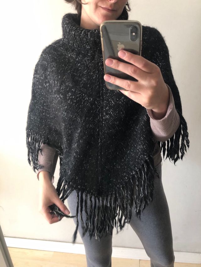 Poncho Uttam London Lana y Mohair Negro