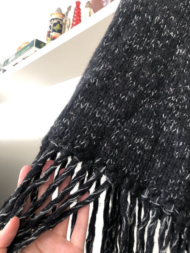 Poncho Uttam London Lana y Mohair Negro