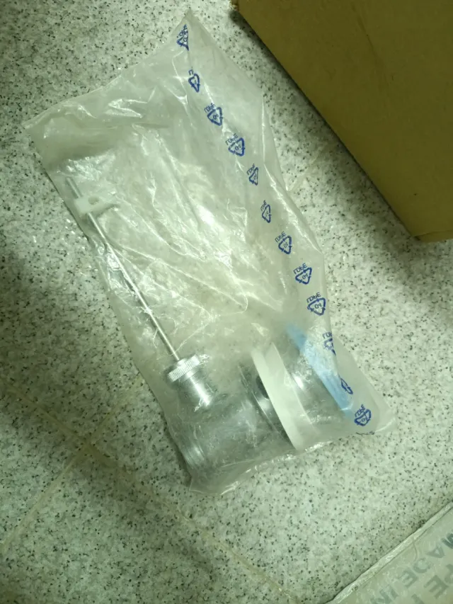 Grifería lavabo metal y plástico