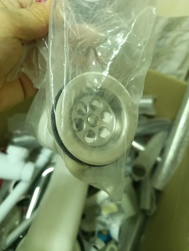 Grifería lavabo metal y plástico