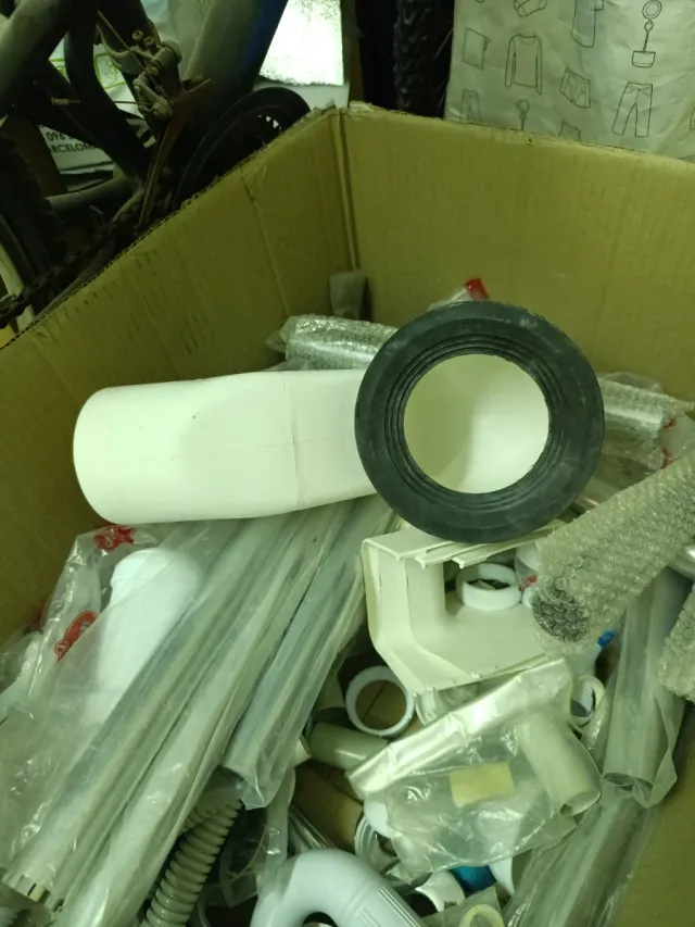 Grifería lavabo metal y plástico