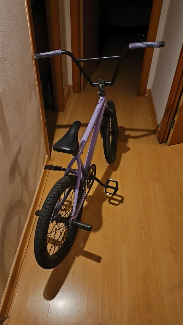 Bicicleta BMX Morada