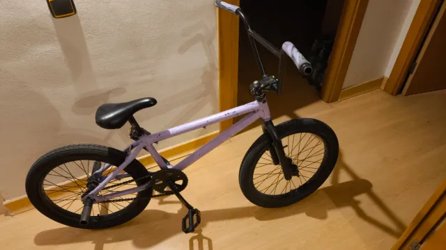 Bicicleta BMX Morada