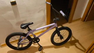 Bicicleta BMX Morada