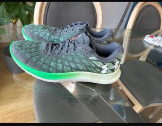 Zapatillas Under Armour grises y verdes