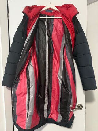 Abrigo largo negro y rojo