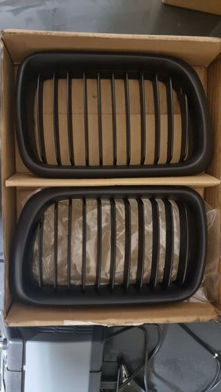 Rejillas BMW E36 Negras