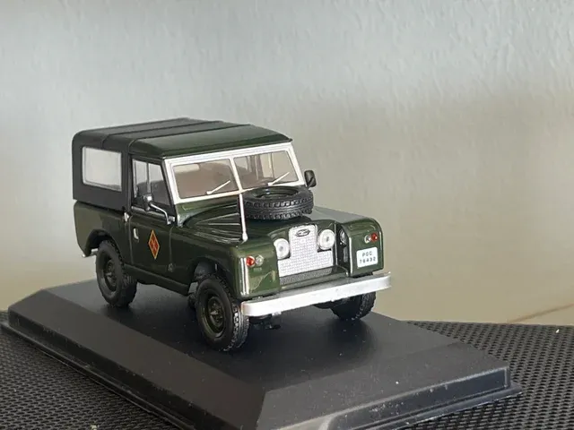 Land Rover 88 Guardia Civil in scala