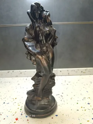 Pareja de figuras bronce y escayola