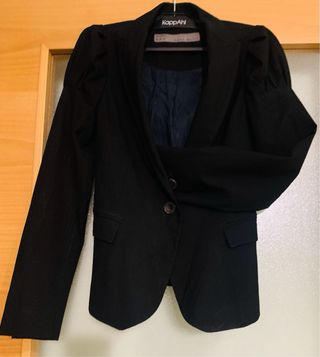 Americana Zara Negra con Hombros Fruncidos