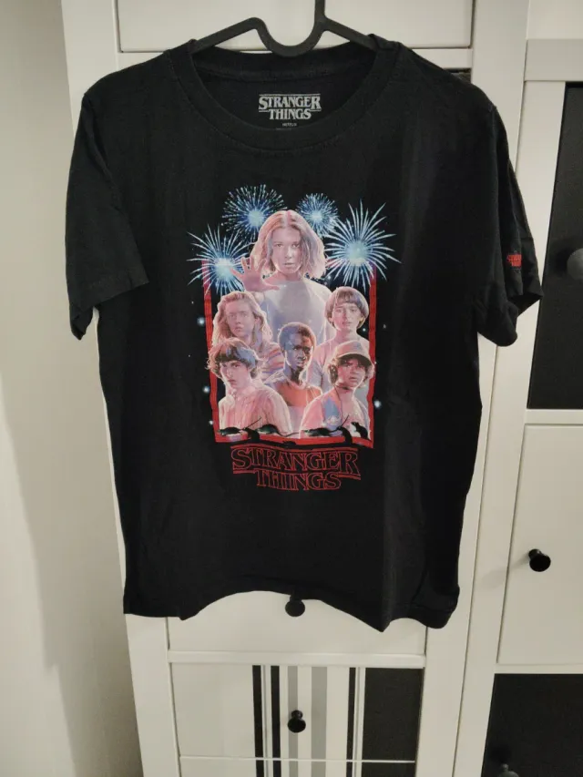 Camiseta Stranger Things Chica Negra
