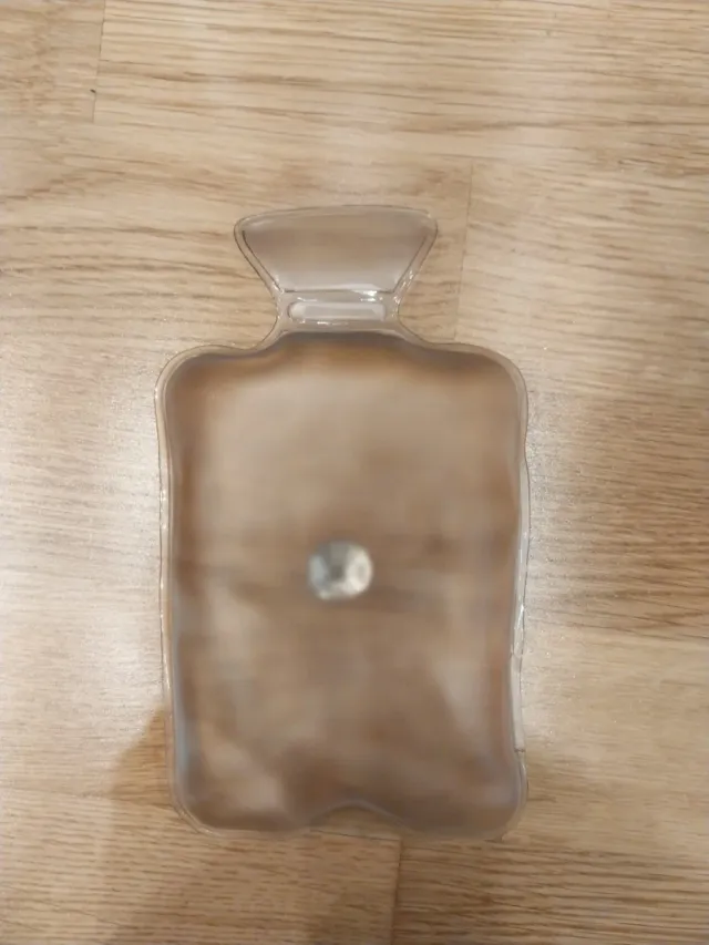 Conjunto antifaz y bolsa gel marron y naranja.