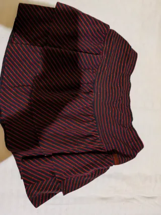 Falda niña rayas rojas y negras. Talla 16.