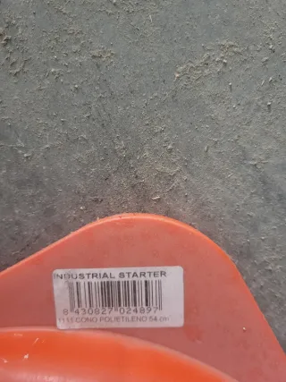 Conos naranjas de obra