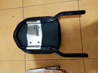 Respaldo para moto negro