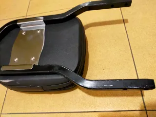 Respaldo para moto negro