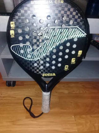 Pala Pádel Joma Stadium CTR con ligeros Roces
