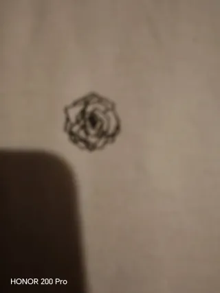 Polo blanco estampado calaveras y rosas Talla XL