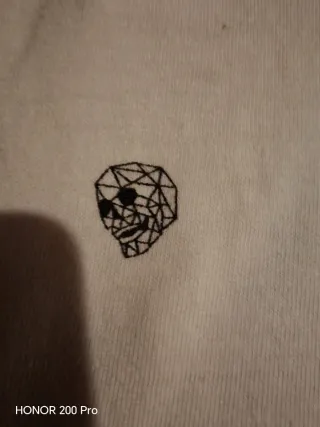 Polo blanco estampado calaveras y rosas Talla XL