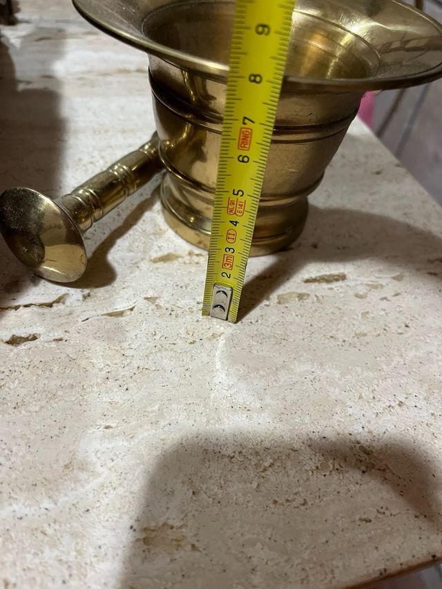 Almirez con mueble de madera