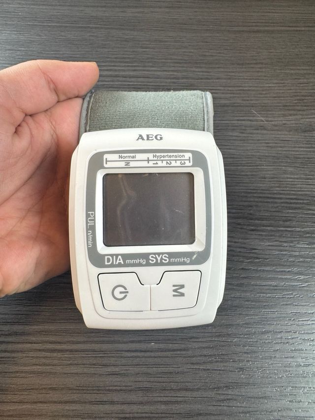 Tensiómetro de muñeca AEG BMG 5610
