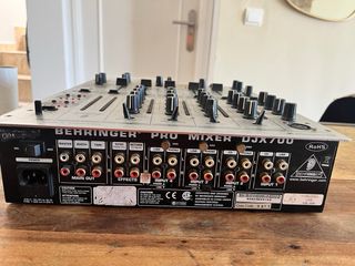 Mesa de Mezclas DJ Behringer DJX700