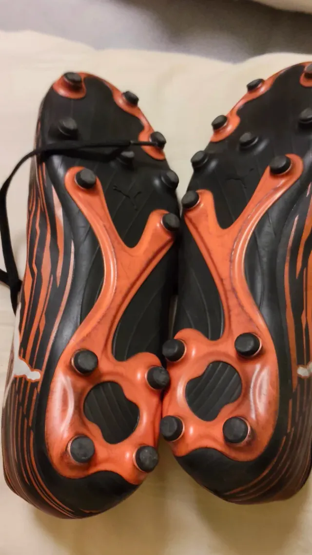 Botas tacos futbol hombre