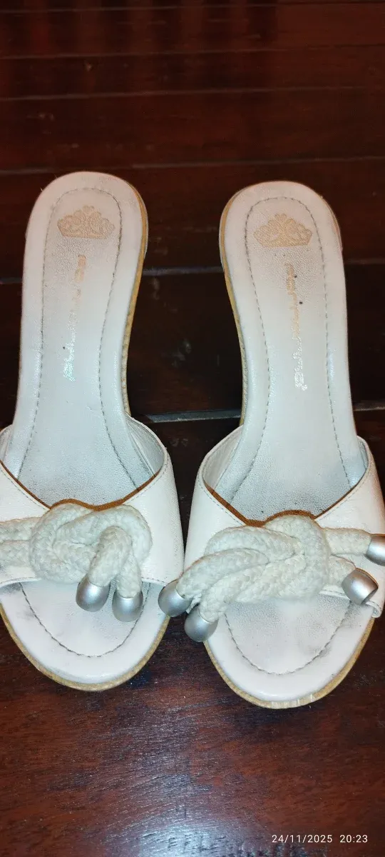 Zuecos blancos mujer