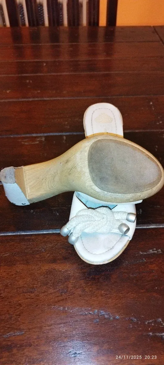 Zuecos blancos mujer