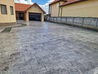 Hormigón impreso pulido vertical monocapa