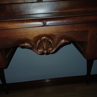 Vitrina de madera y cristal