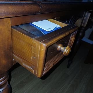 Vitrina de madera y cristal