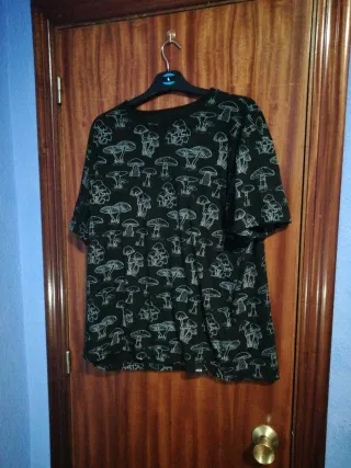 Camiseta Negra Estampado Hongos Talla xl