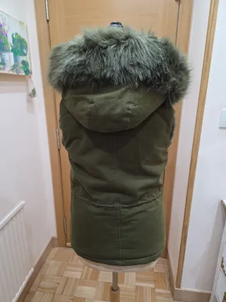 Chaleco verde con pelo