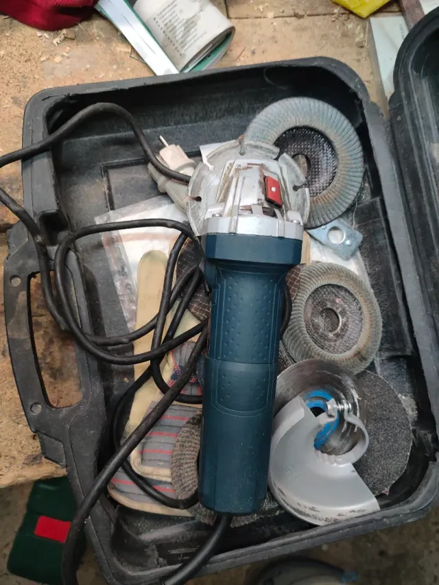 Amoladora Bosch GWS 700 Profesional