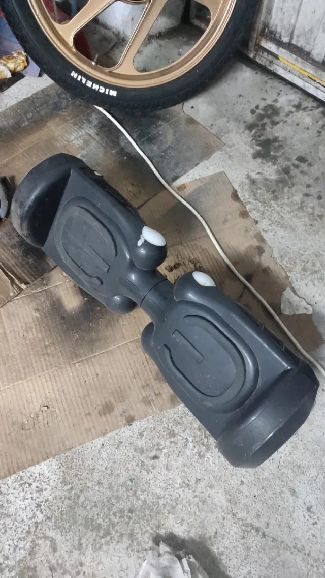 Hoverboard negro estropeado