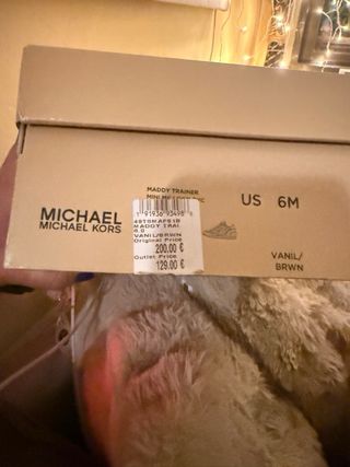 Zapatillas Michael Kors Blancas y Doradas,