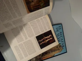 2 libros El Alcázar de Sevilla bajo los Austrias