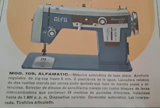 Máquina de coser eléctrica con mueble de madera.