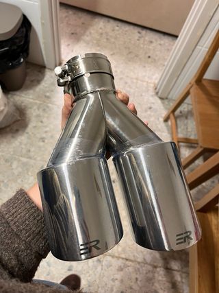 Colas de escape plateadas