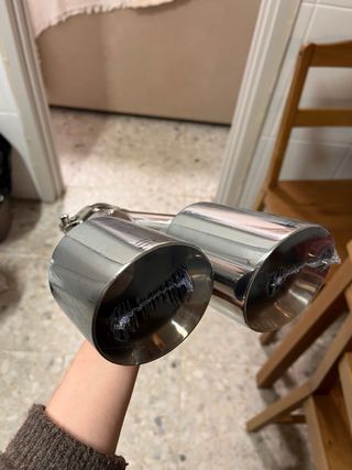 Colas de escape plateadas