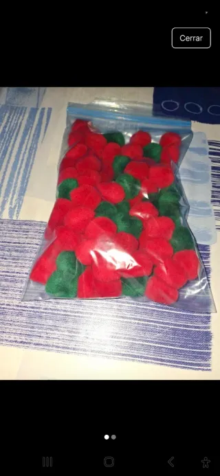 45 Pompones Verdes, Rojos y Azules