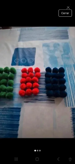 45 Pompones Verdes, Rojos y Azules