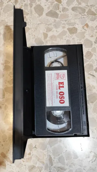 Película VHS El Oso (The Bear)