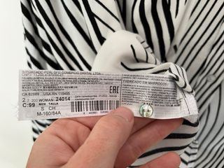 Camisa de rayas blanca y negra