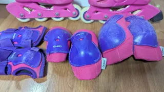 Patines en línea Oxelo con protecciones rosas/mora