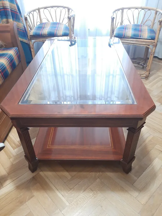 Mesa de centro de madera y cristal