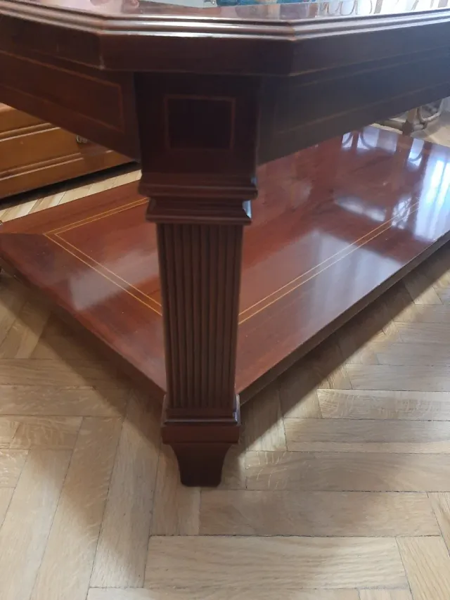 Mesa de centro de madera y cristal